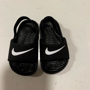 Toddler Nike slides Size 5C